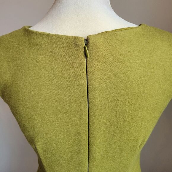 Julia Jordan green faux wrap cap sleeve dress with attached gold belt Size 4 - Picture 5 of 8